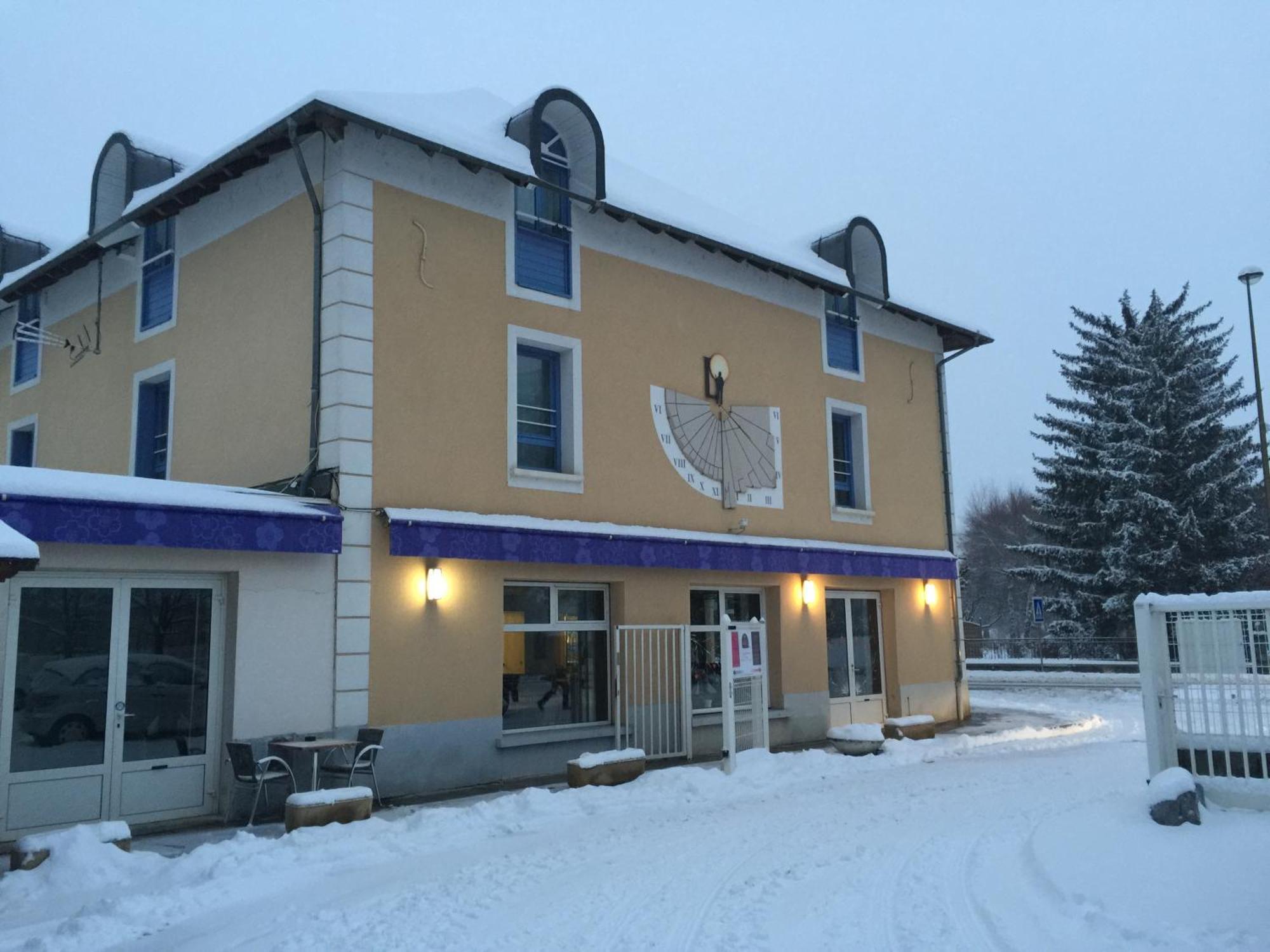 Hotel De La Gare Eygliers Exterior photo