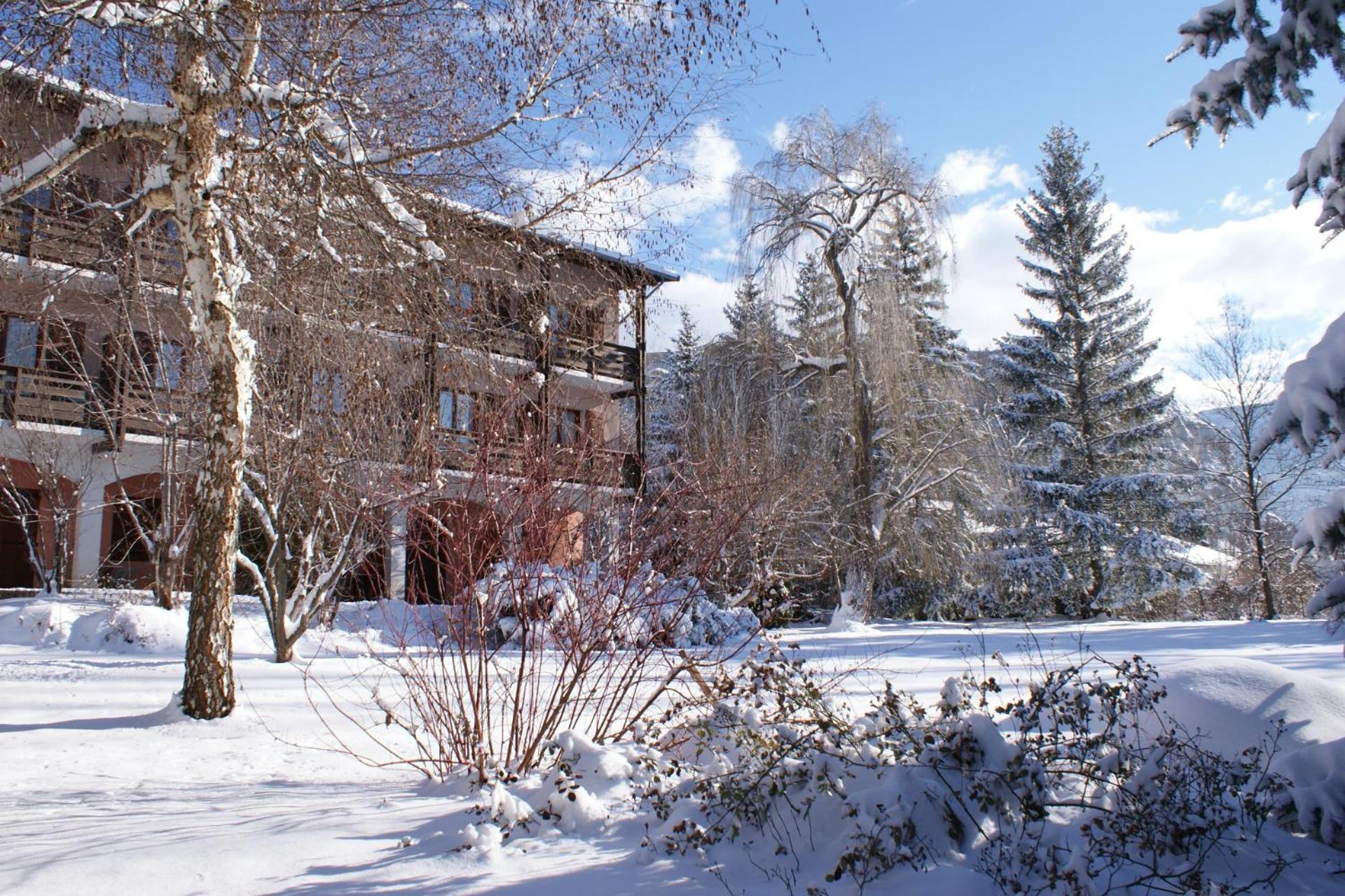 Hotel De La Gare Eygliers Exterior photo