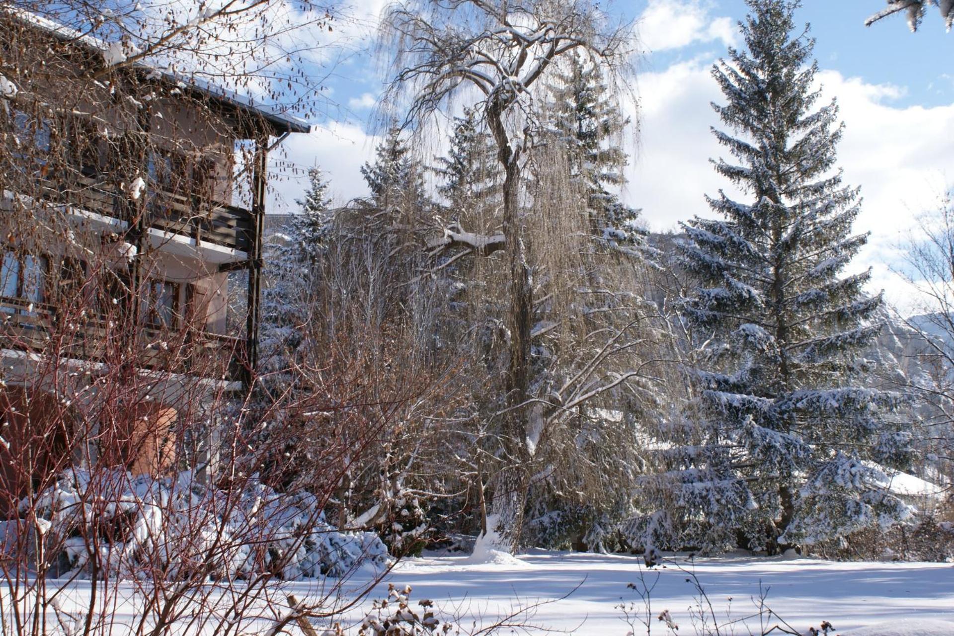 Hotel De La Gare Eygliers Exterior photo